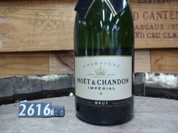 moet & chandon, luxe champagnes, champagne cadeau pakket, vintage wijnkistjes, cadeau uit geboortejaar
