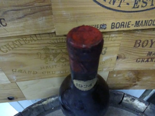 1924 wijn, wat geef je een 100 jarige, wijn uit geboortejaar, krant uit geboortejaar, origineel 100 jaar