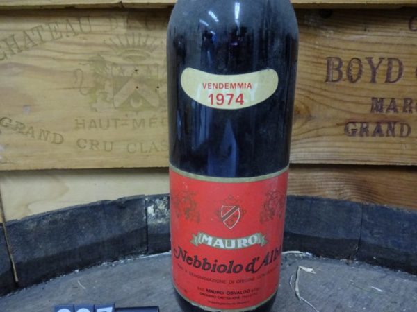 wine 1974, best wine gift, send a bottle of wine, put together a Christmas package, gift 25 euros, gift 50 euros, order wine delivered tomorrow, gift from year of birth, gift ideas 50 years