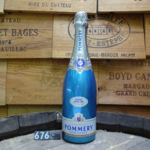 champagne pommery royal blue sky,cadeau voor hem, beste wijn cadeau, unieke wijnen, wijn uit geboortejaar, drank uit geboortejaar, cadeau ideeen 70 jaar