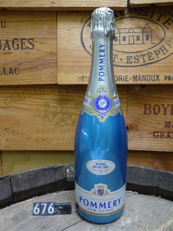 Christchurch Anders Lieve Champagne Pommery Royal Blue sky | Champagne