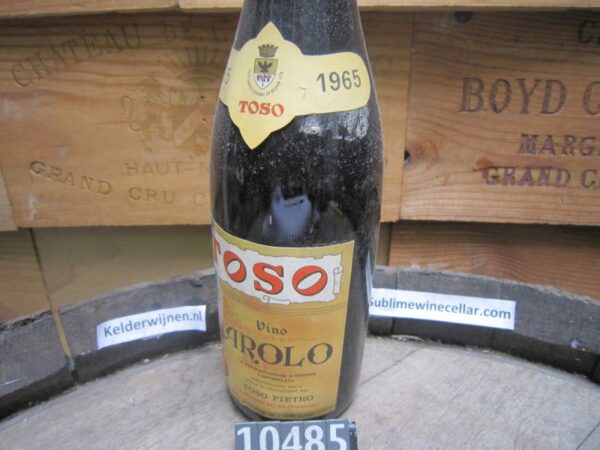 wine 1965, Give old wine, port or champagne as a gift from his/her birth year - anniversary year. Available in a luxurious wine box.
